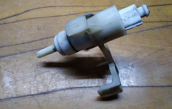 Mercedes-Benz E W211 Headlight washer pump A0345455328