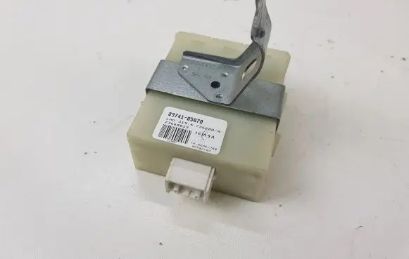 Toyota Avensis T250 Door control unit/module 8974105070