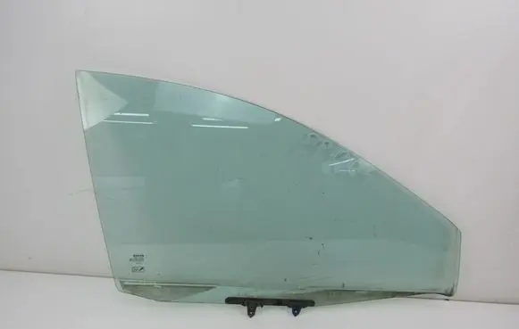 Nissan Almera Tino Front door window glass four-door 