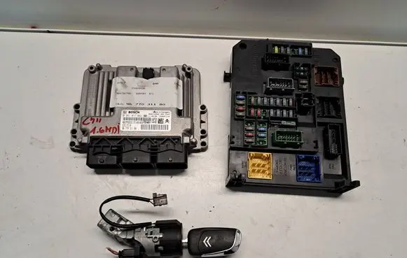 Citroen C4 II Engine control unit/module 9677031180 9665547480