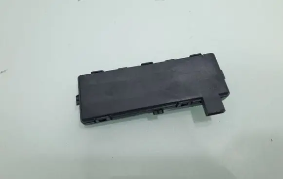 Chevrolet Cruze Door central lock control unit/module P13503204