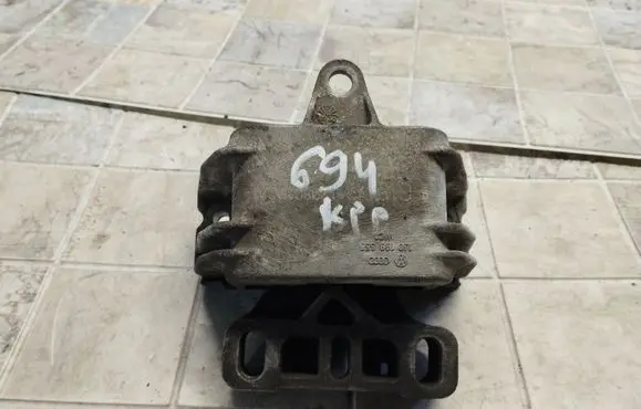 Engine mount bracket
