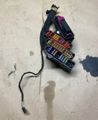 Audi Q7 4L Fuse module 8K0941824 4E0941817