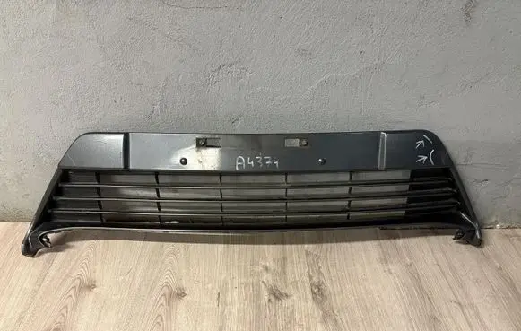 Toyota Auris E180 Front bumper lower grill 53112-02390