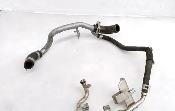 Coolant pipe/hose