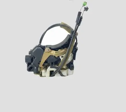 Mitsubishi Grandis Front door lock 05Y15