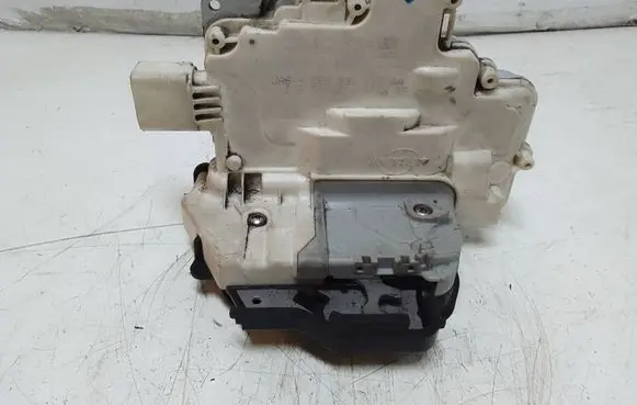 Audi A4 S4 B7 8E 8H Rear door lock 8E0839015AA