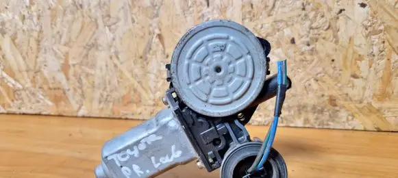 Toyota RAV 4 (XA20) Front door window regulator motor 8571042070