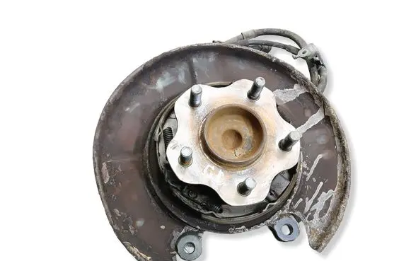 Nissan Qashqai+2 Rear wheel hub spindle/knuckle 