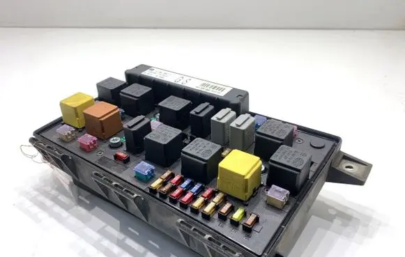 Opel Astra H Fuse box set 13206746