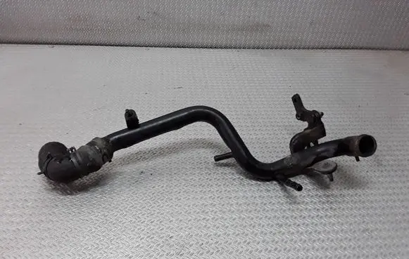 Volkswagen PASSAT B5.5 Engine coolant pipe/hose