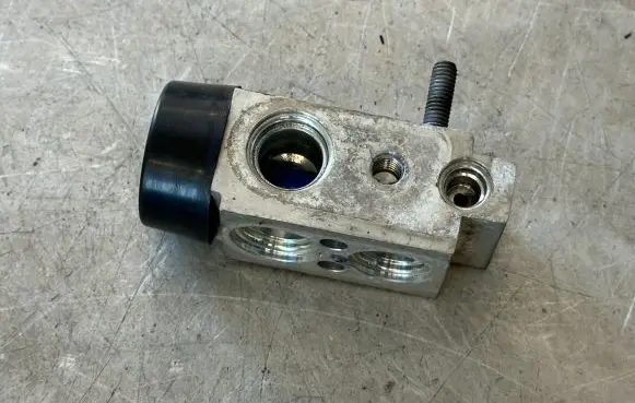 Hyundai Santa Fe Air conditioning (A/C) expansion valve 52392890