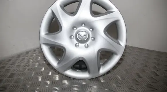 Mazda 323 R14 wheel hub/cap/trim B25F37170