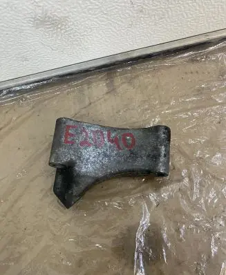 Mercedes-Benz C W203 Engine mounting bracket A6112340239 E2040
