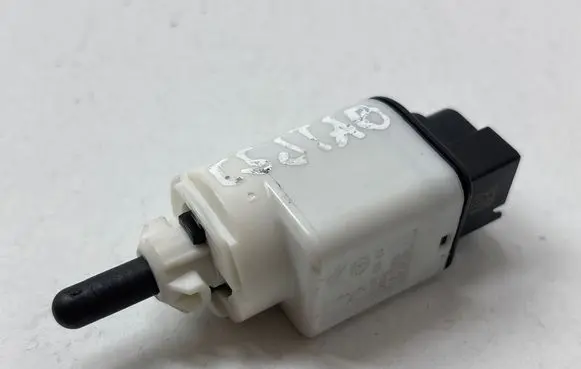 Citroen C5 Aircross Brake pedal sensor switch 9813503180