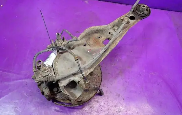 Volvo S40, V40 Rear wheel hub spindle/knuckle
