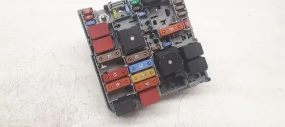 Fiat Punto (188) Fuse module 13687865 26062009T