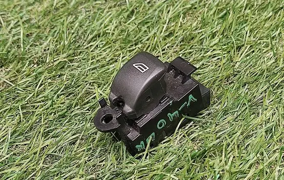 Volvo V40 Electric window control switch 31394840