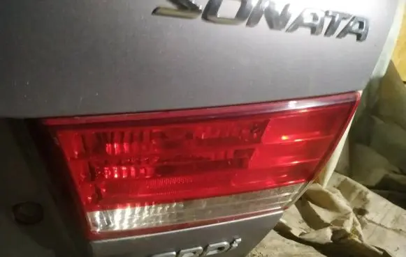 Hyundai Sonata Tailgate rear/tail lights