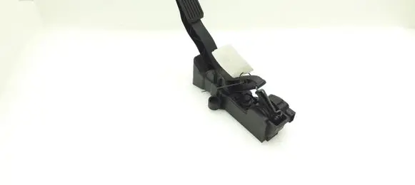 Mercedes-Benz B W245 Accelerator throttle pedal A1693000104