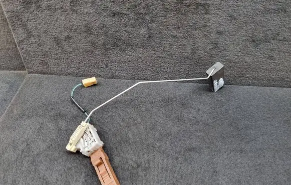 Audi A6 S6 C5 4B Fuel level sensor 4B0919673AN
