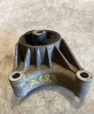 Engine mount bracket