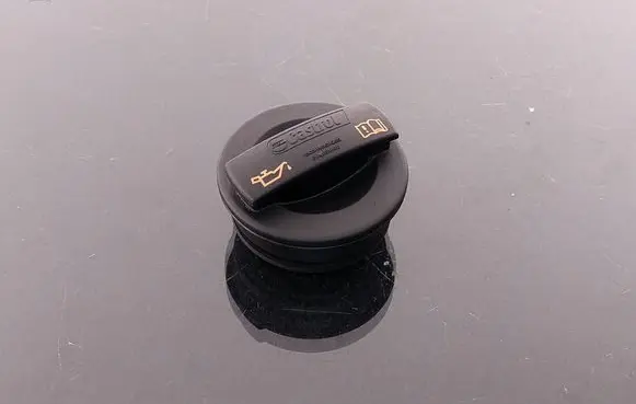 Audi A6 S6 C6 4F Oil filler cap 06C103485