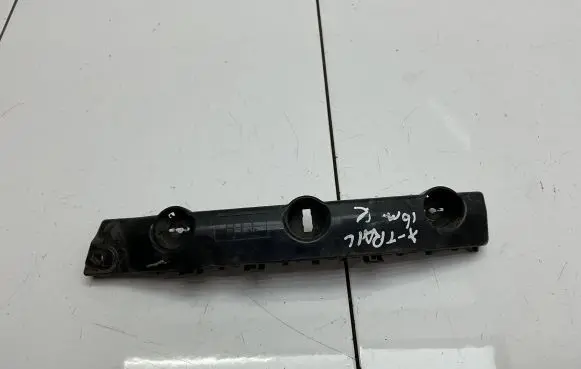 Nissan X-Trail T32 Front bumper mounting bracket 622234CL0A
