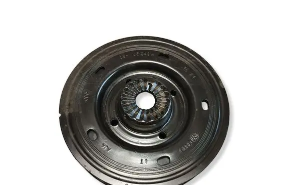 Volkswagen Golf VIII Crankshaft pulley 06H105243M