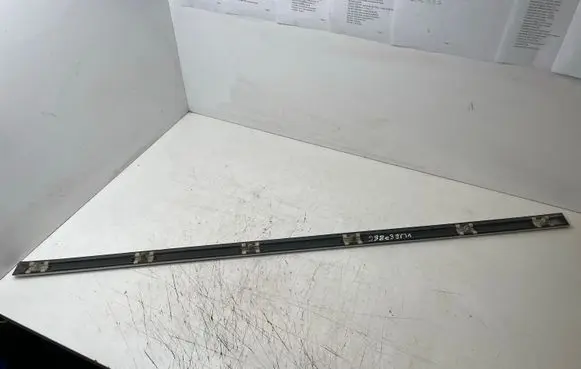 BMW 5 E39 Front door trim (molding) 7004023