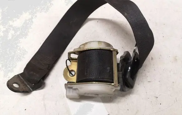 Toyota Avensis Verso Rear seatbelt 190397