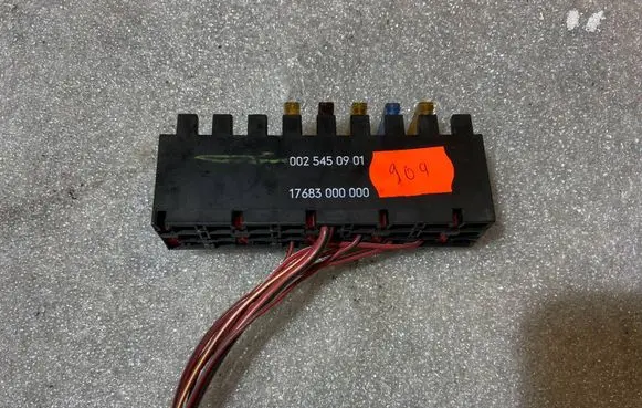 Mercedes-Benz ML W164 Fuse module 0025450901 A0025450901