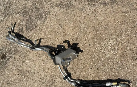 Jeep Grand Cherokee WL Gearbox oil cooler pipe/hose 68379506AA