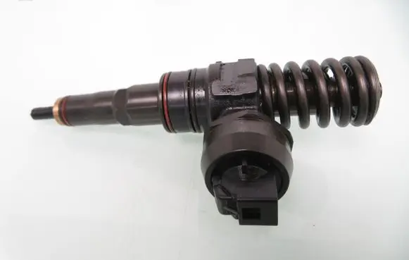 Volkswagen Golf IV Fuel injector 0414720037 038130073AJ