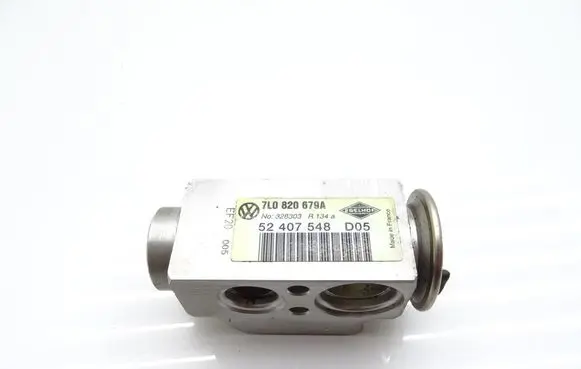 Volkswagen Touareg I Coolant heater control valve 7L0820679