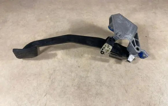 Mercedes-Benz G W461 W463 1st Gen Brake pedal A4632904901