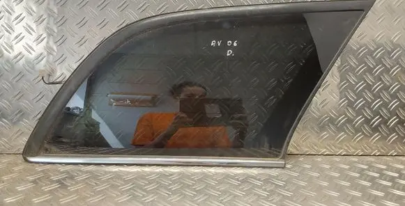 Toyota Avensis T250 Rear side window 43R006723