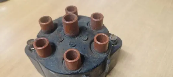 Mercedes-Benz W123 Spark distributor cap A0001583602