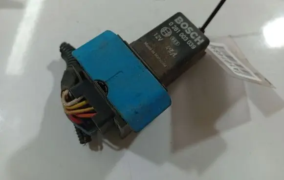Iveco Daily 30.8 - 9 Glow plug pre-heat relay 0281003039