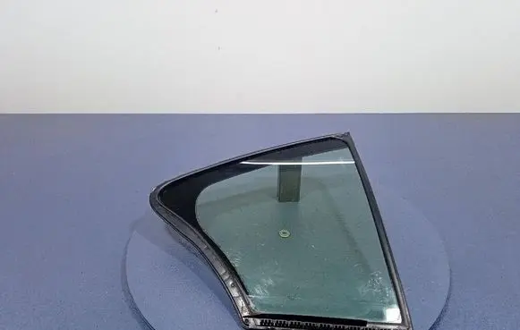 Infiniti Q50 Rear side window 