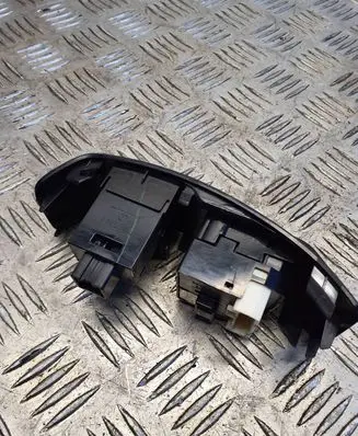 Subaru Impreza III Wing mirror switch 83002fg000