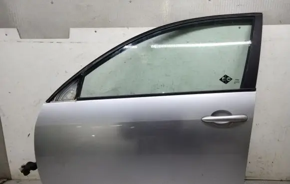 Nissan Primera Front door