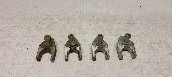 Toyota Avensis T250 Fuel Injector clamp holder 