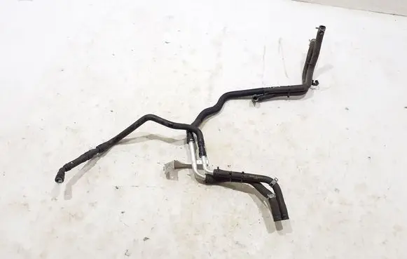 Engine coolant pipe/hose