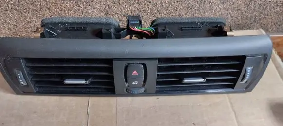 BMW 1 F20 F21 Dash center air vent grill 9207116