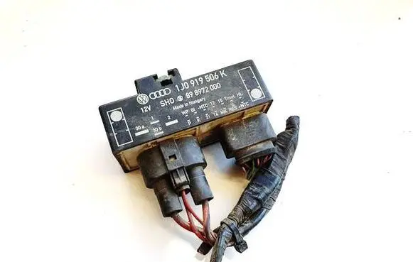 Audi A3 S3 8L Coolant fan relay 1j0919506k 898972000