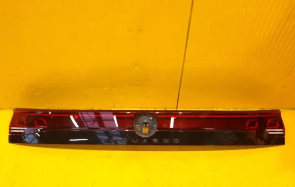 Volkswagen Touareg III Rear/tail lights 760945307G