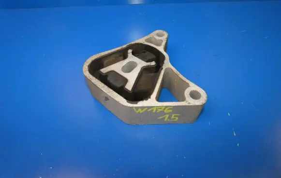 Mercedes-Benz A W176 Engine mount vacuum valve 
