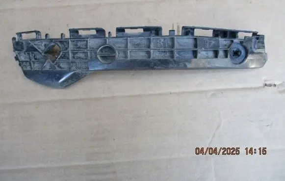 Toyota Yaris Front bumper mounting bracket 525760D130