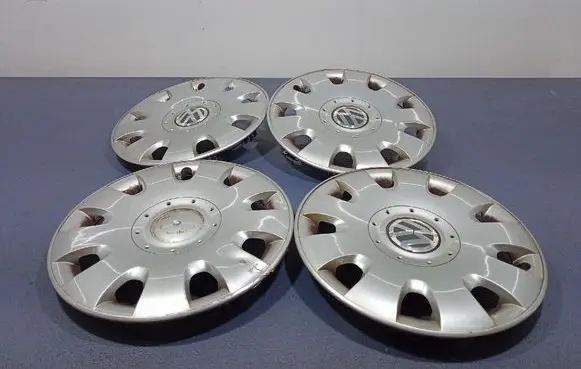 Volkswagen Golf IV R17 wheel hub/cap/trim 1T0601147